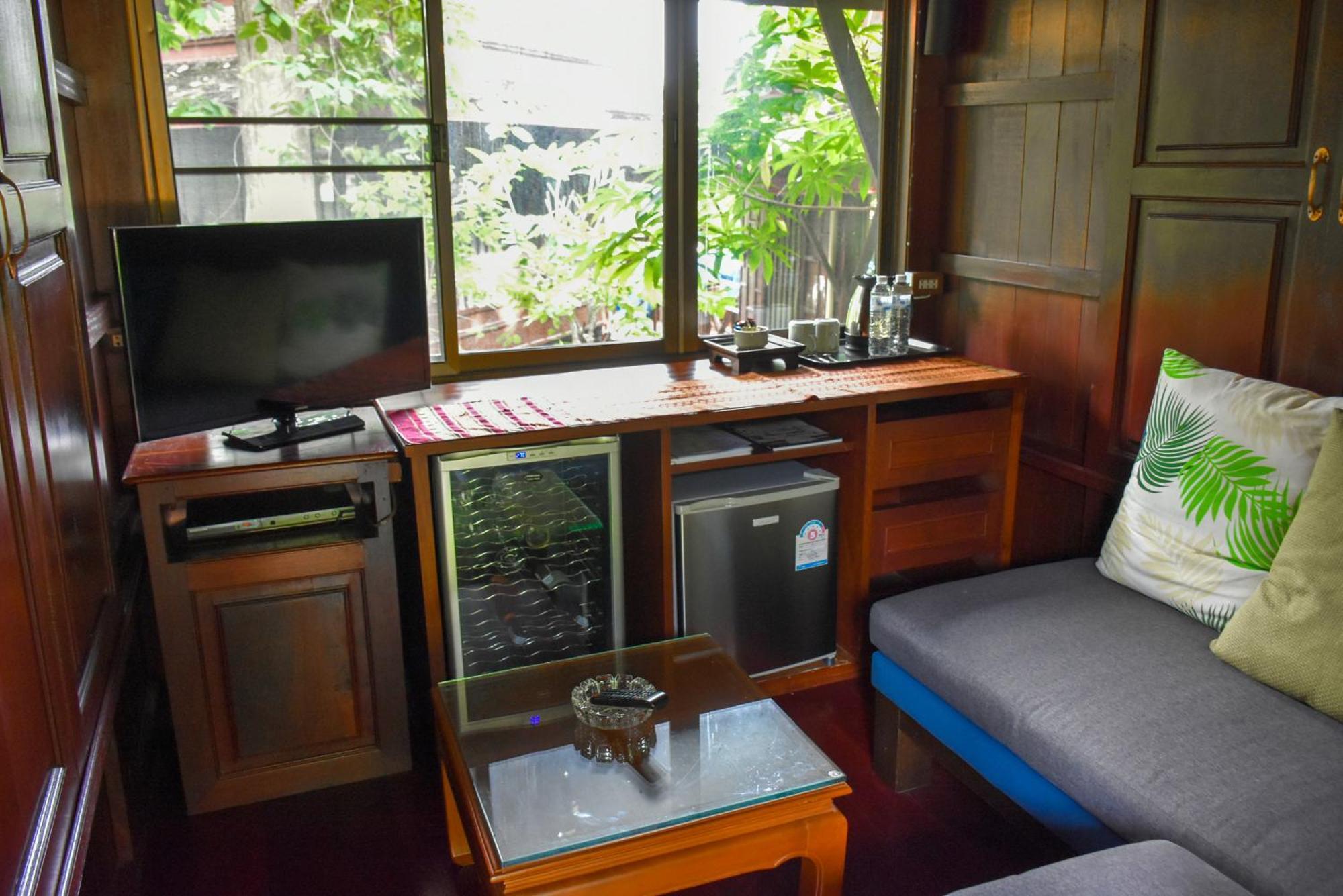 Sugar Hut Resort&restaurant Resort